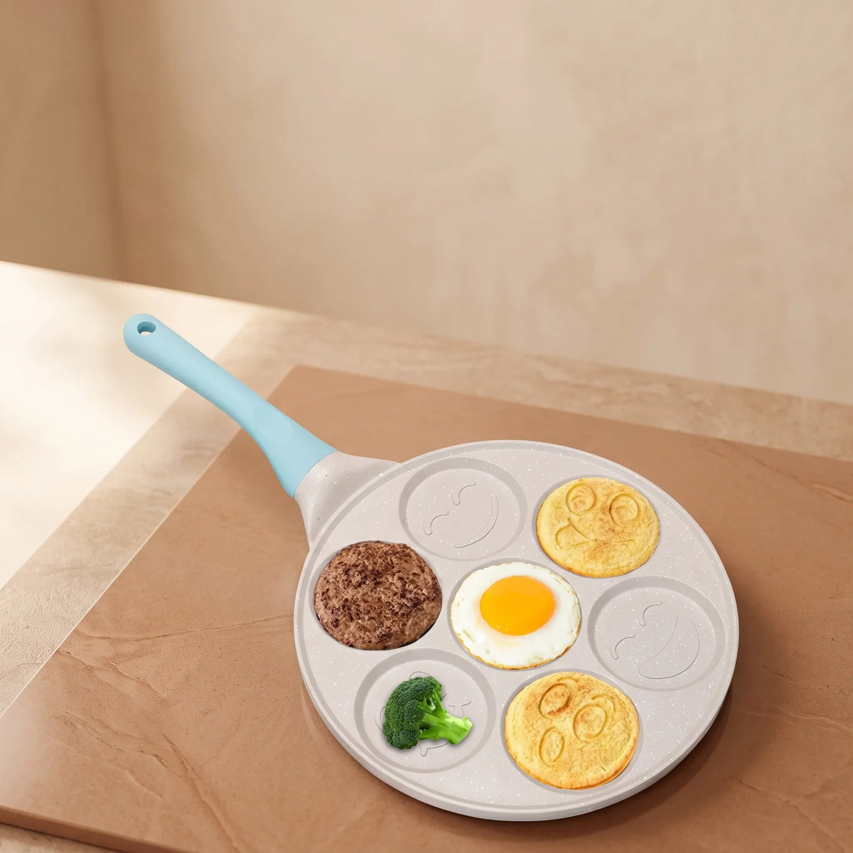 7-Hole Smiley Pancake Pan – Non-Stick Breakfast Egg & Pancake Maker 27cm