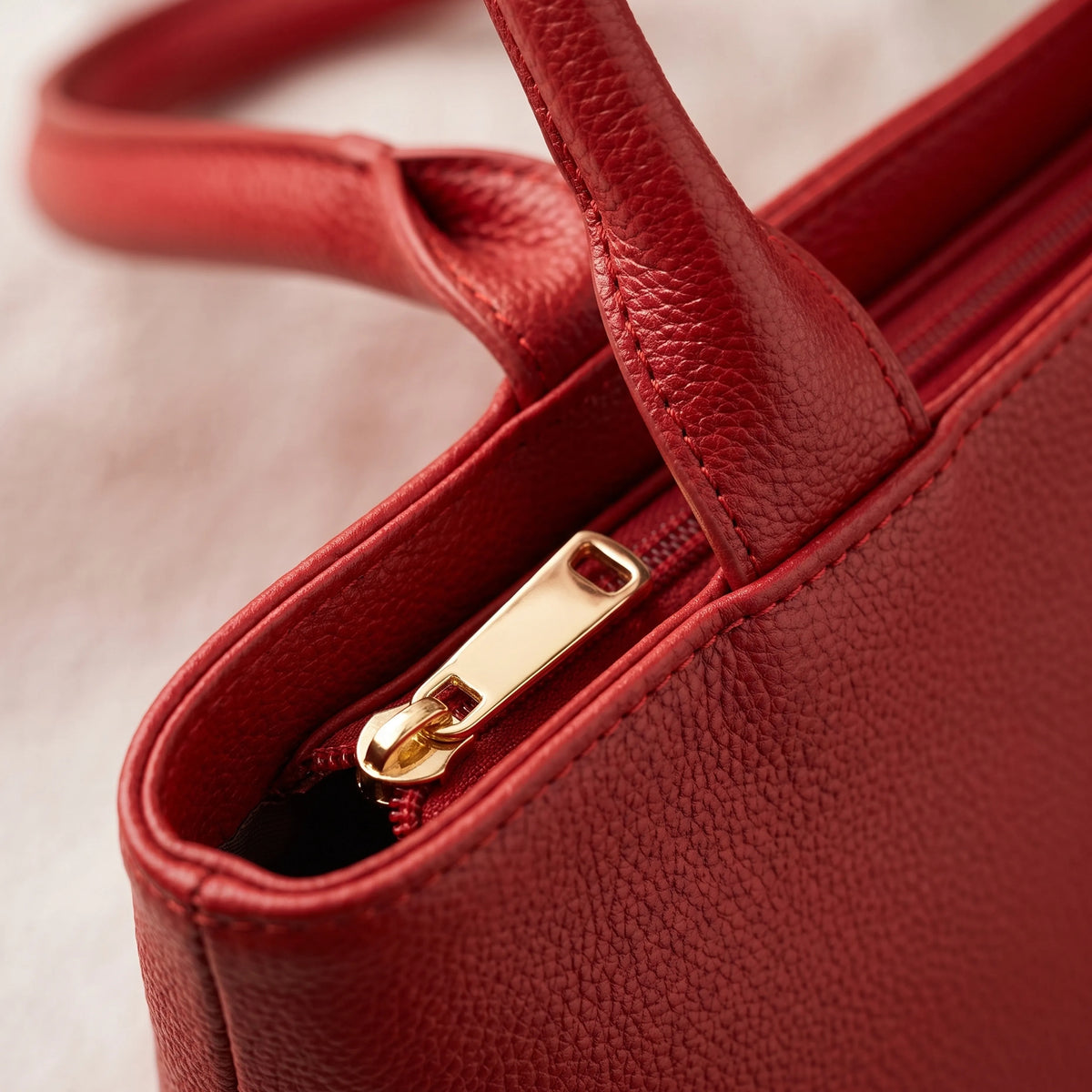 Classic Red Zippered Tote Bag – Women’s Everyday Handbag