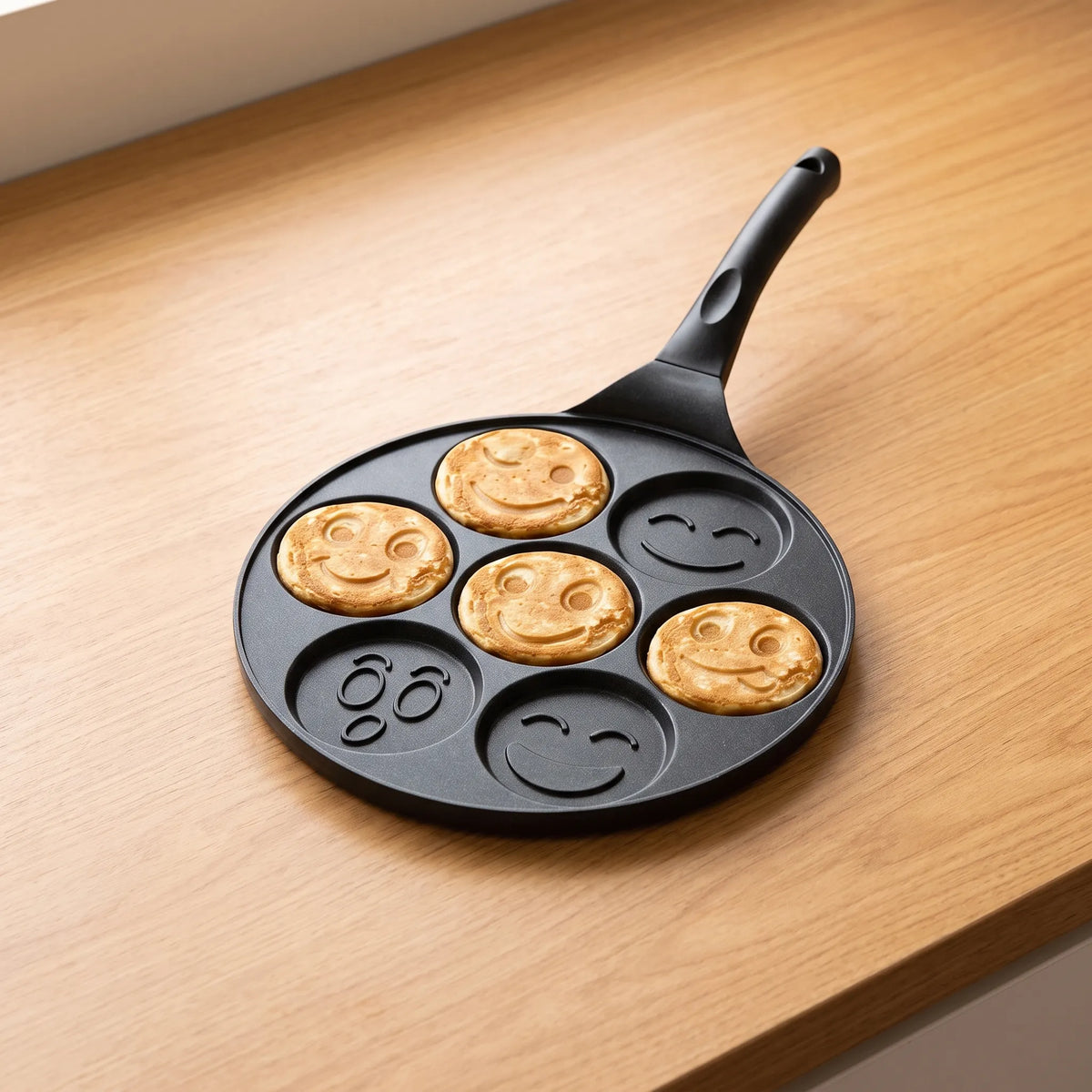 7-Hole Smiley Pancake Pan – Non-Stick Breakfast Egg & Pancake Maker 27cm