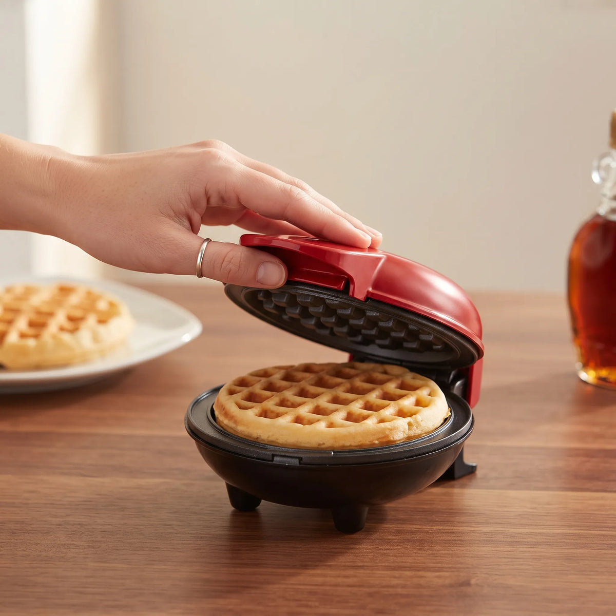 Mini Electric Waffle Maker – Compact Non-Stick Single Waffle Iron