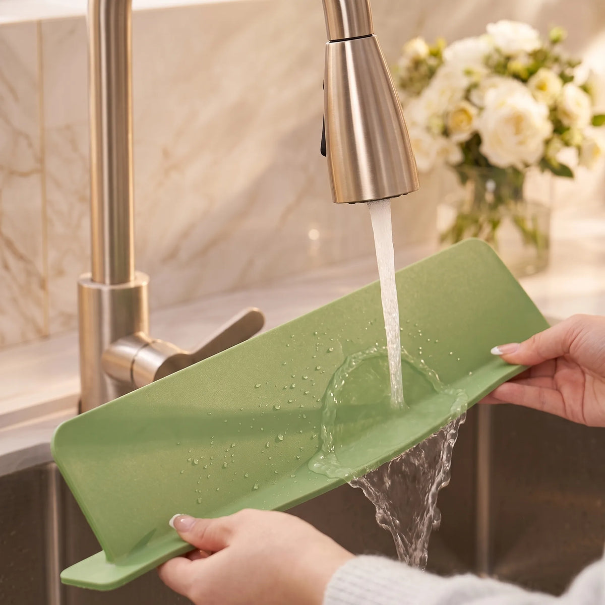 Suction Cup Sink Splash Guard – 14" Water Blocking Plate for Kitchen Counters