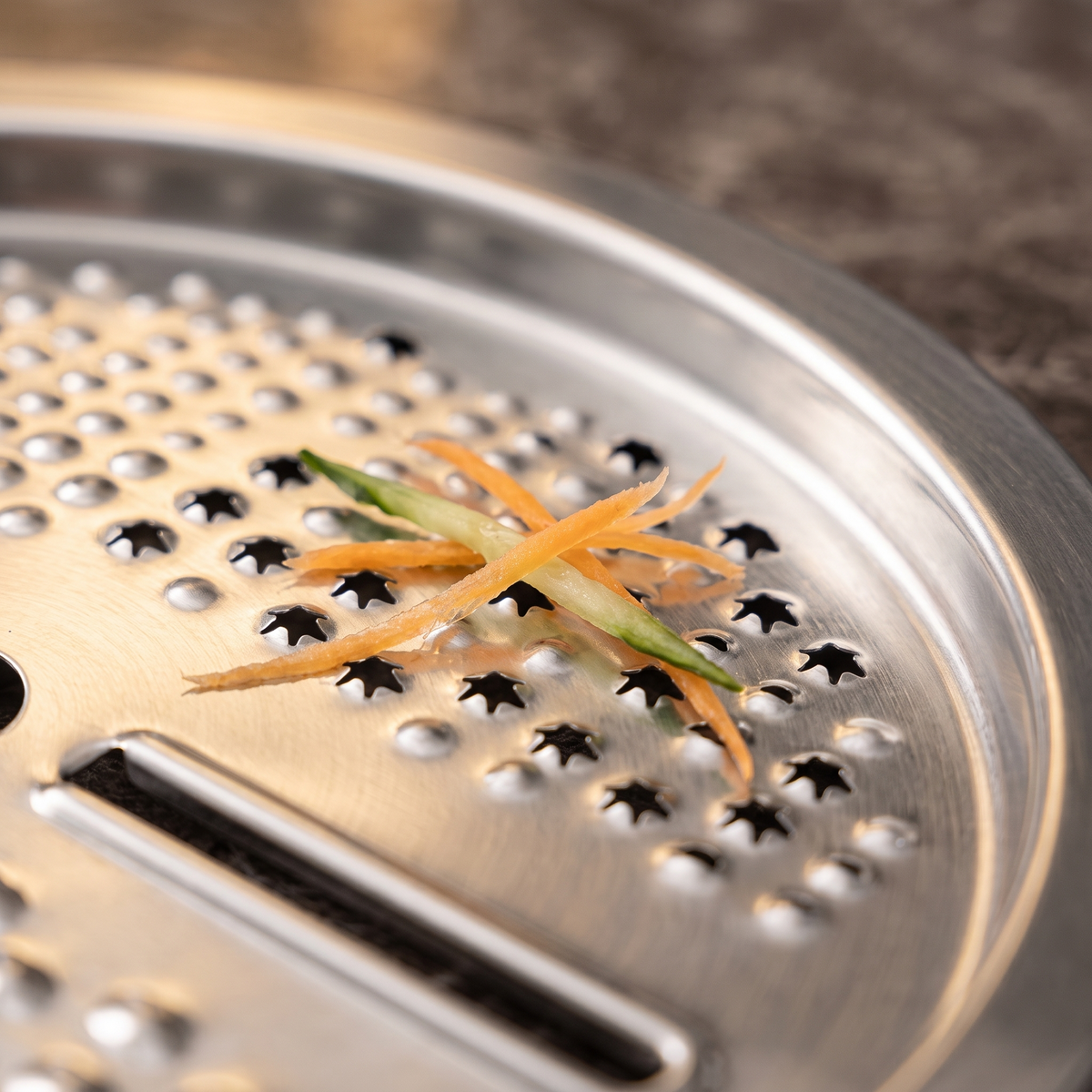 3-in-1 Stainless Steel Colander with Grater – Strainer, Drainer & Grater