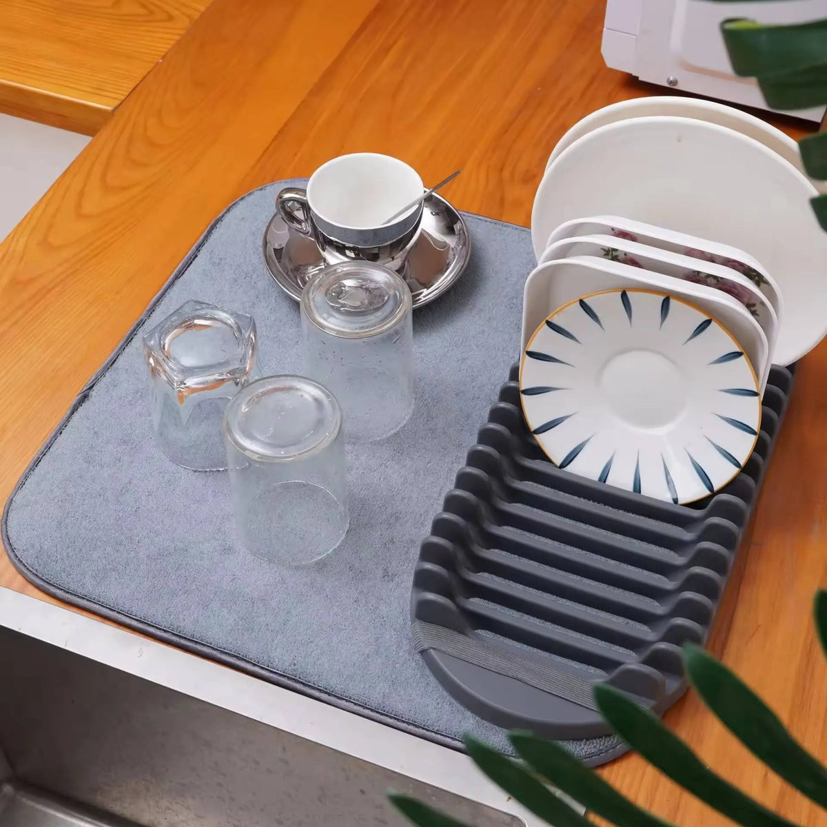 Dish Drying Rack With Absorbent Microfiber Mat