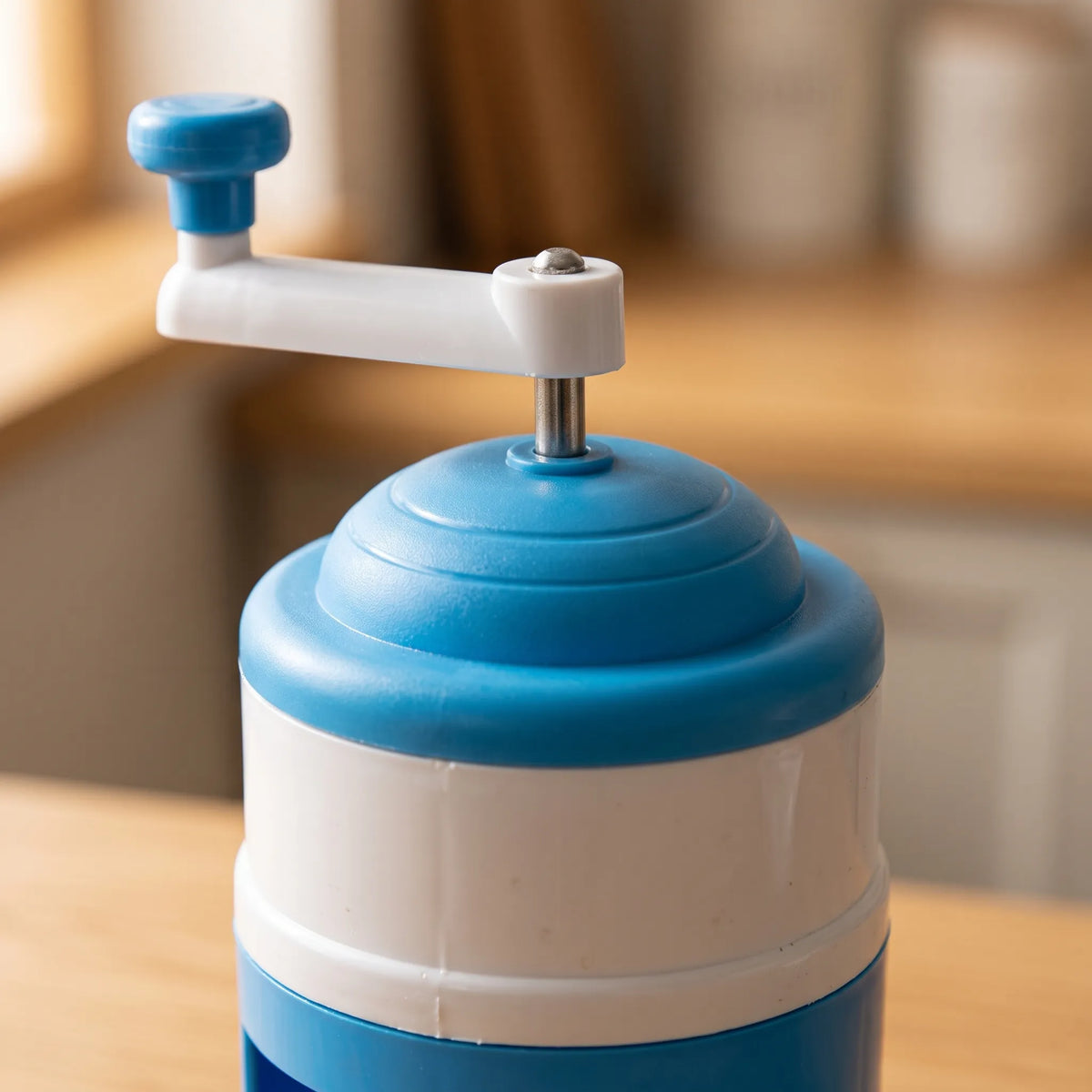 Manual Ice Crusher & Slush Maker with Measuring Cup
